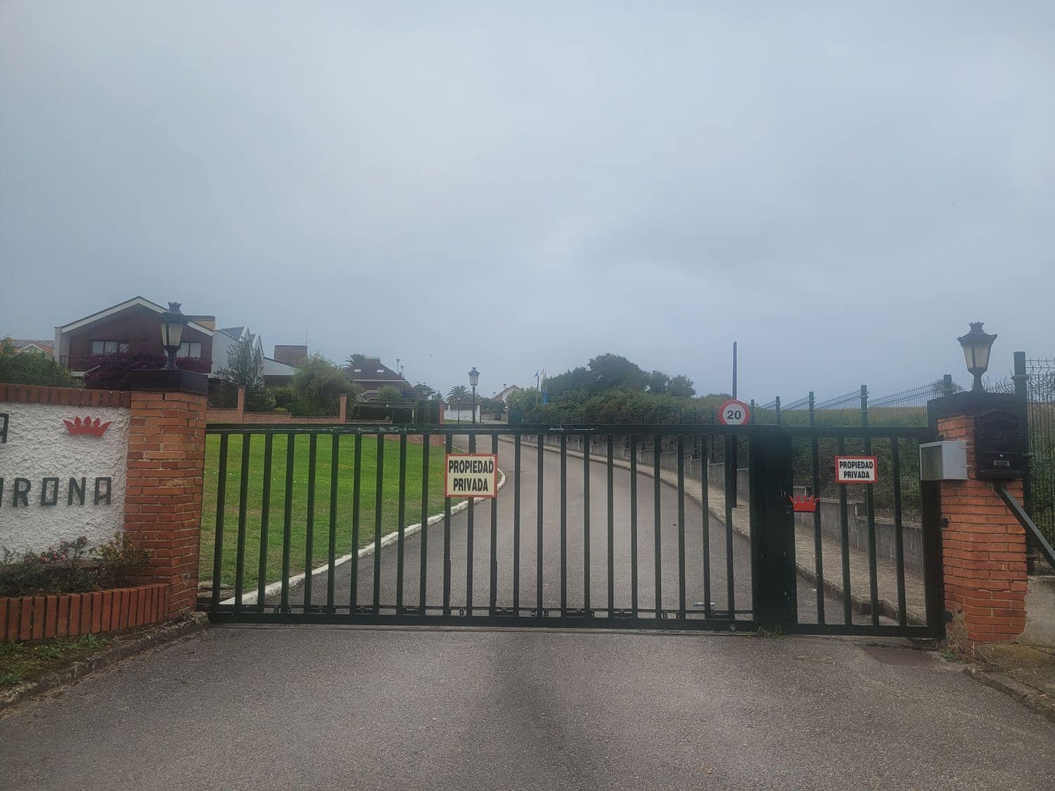 Grunde uden byggetilladelser til salg i Gozon - € 120.000 (Ref: 7042046)