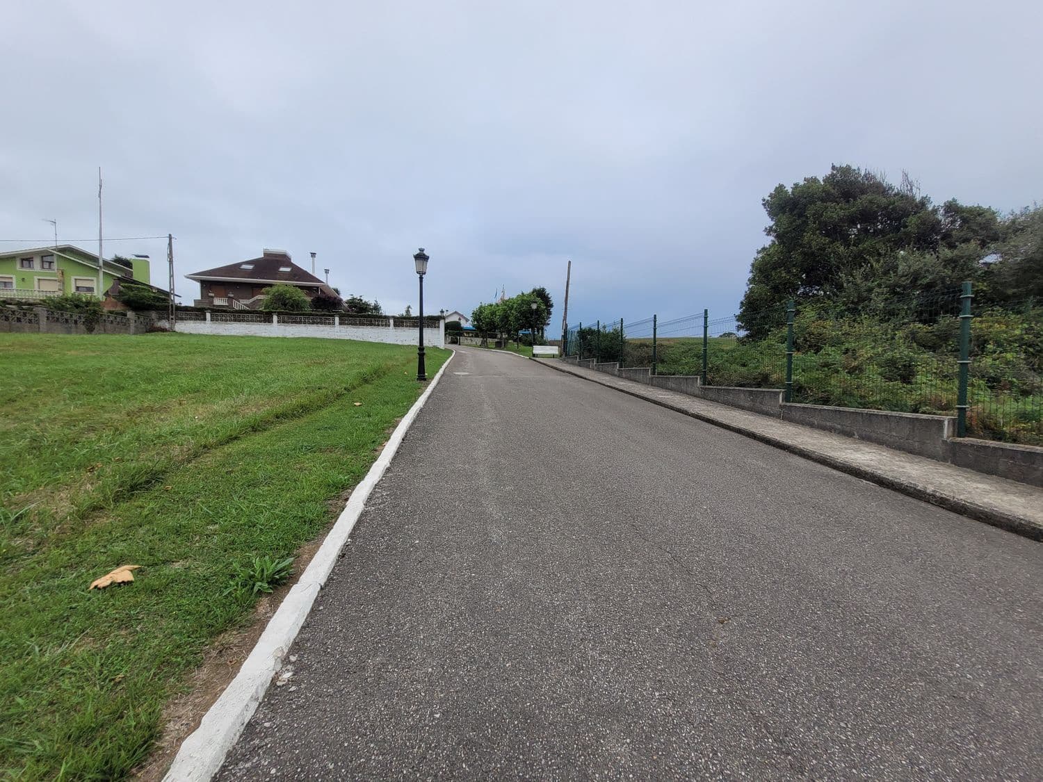 Grunde uden byggetilladelser til salg i Gozon - € 120.000 (Ref: 7042046)