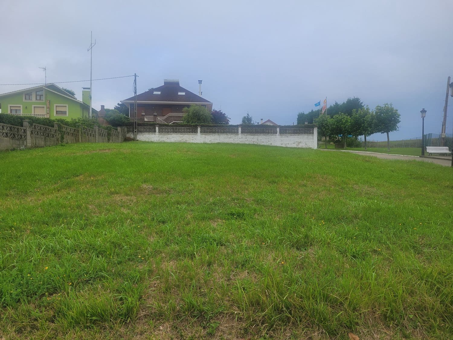 Grunde uden byggetilladelser til salg i Gozon - € 120.000 (Ref: 7042046)