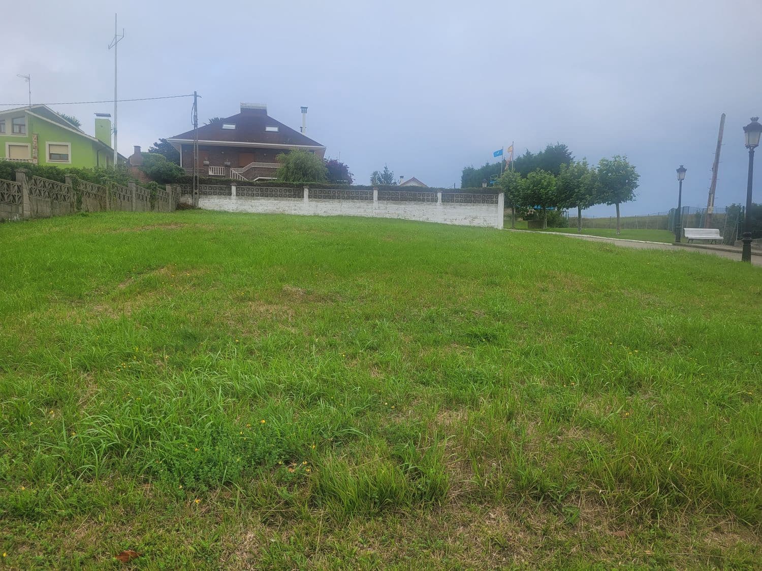 Grunde uden byggetilladelser til salg i Gozon - € 120.000 (Ref: 7042046)