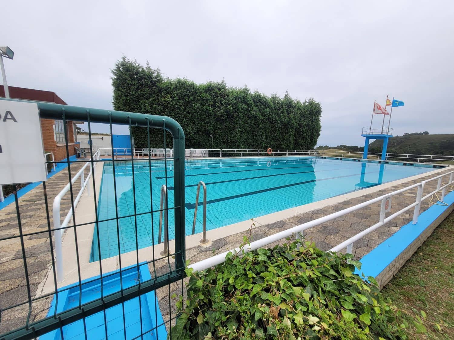 Grunde uden byggetilladelser til salg i Gozon - € 120.000 (Ref: 7042046)