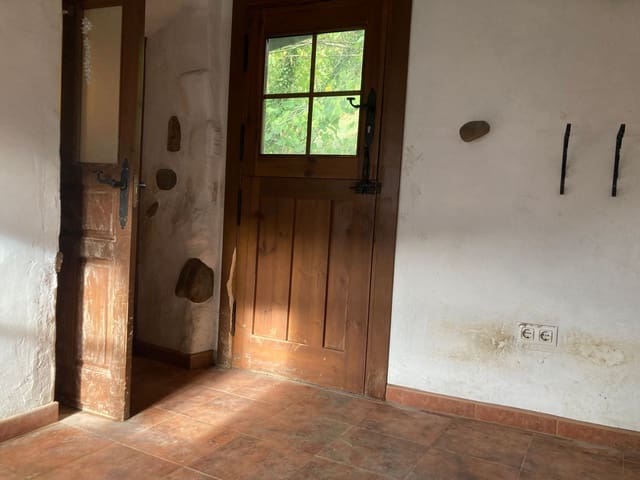 5 bedroom Finca/Country House for sale in Bimenes with garage - € 85,000 (Ref: 7187415)