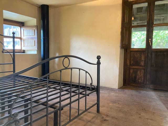 5 bedroom Finca/Country House for sale in Bimenes with garage - € 85,000 (Ref: 7187415)