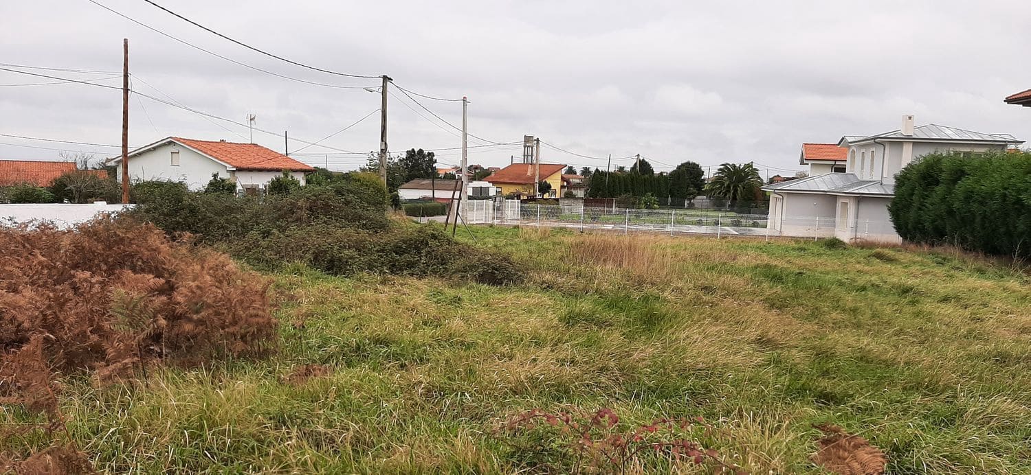 Grunde uden byggetilladelser til salg i Castrillon - € 125.000 (Ref: 7189732)