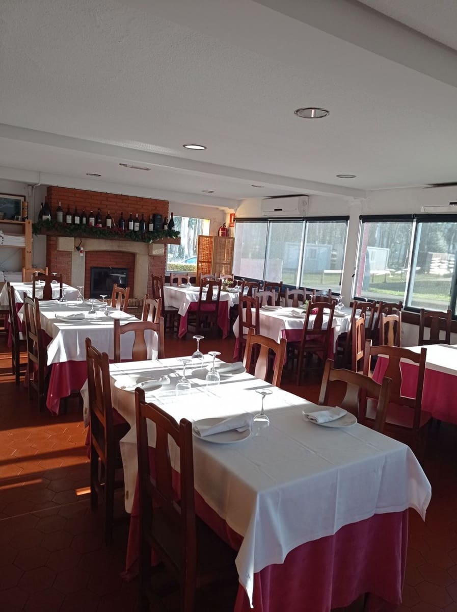 6 soveværelse Restaurant/Bar til salg i Villaviciosa med garage - € 760.000 (Ref: 7341182)