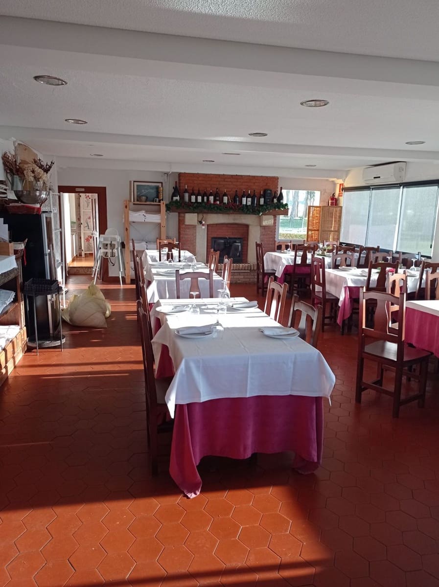 6 soveværelse Restaurant/Bar til salg i Villaviciosa med garage - € 760.000 (Ref: 7341182)