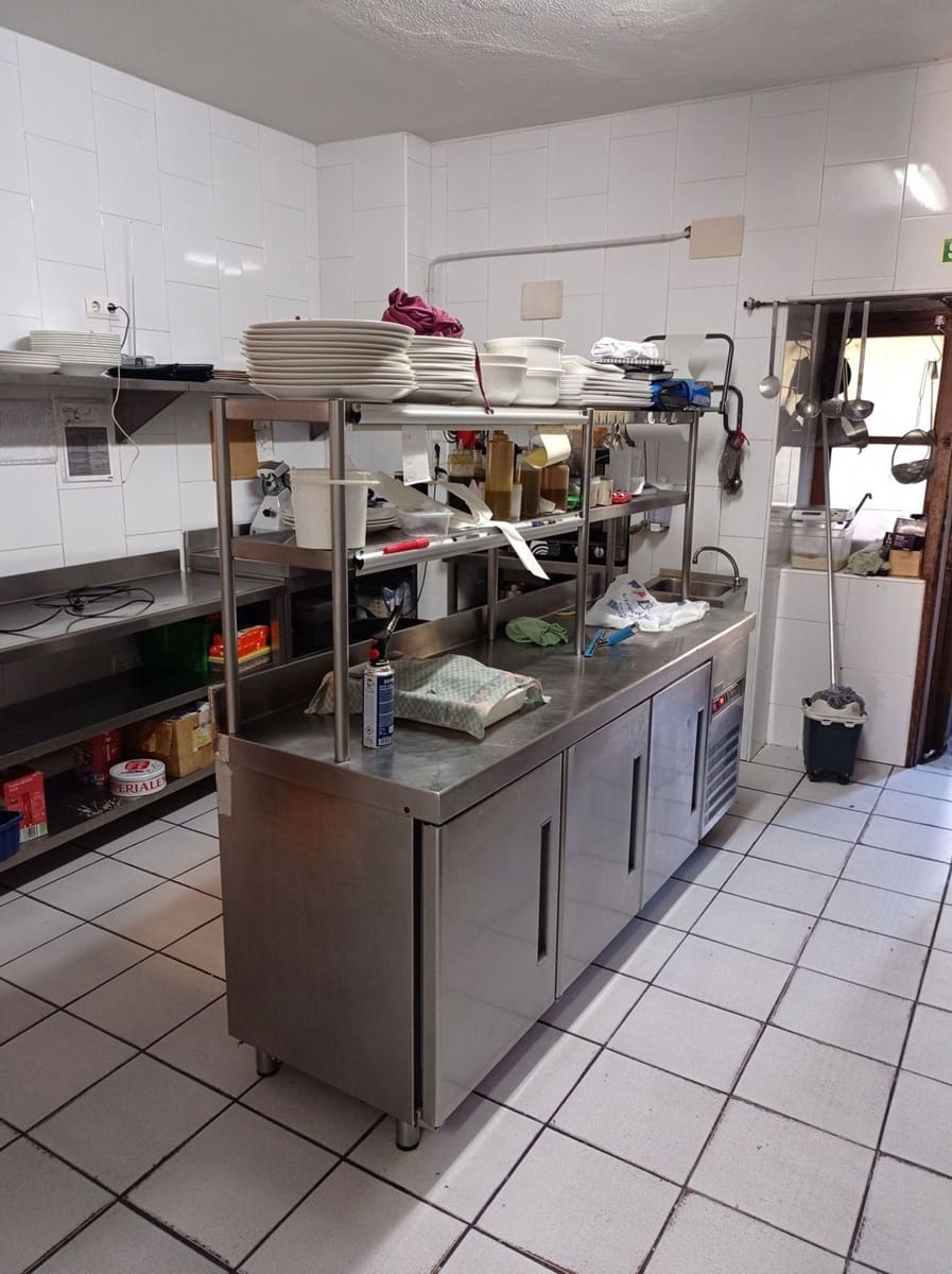 6 soveværelse Restaurant/Bar til salg i Villaviciosa med garage - € 760.000 (Ref: 7341182)