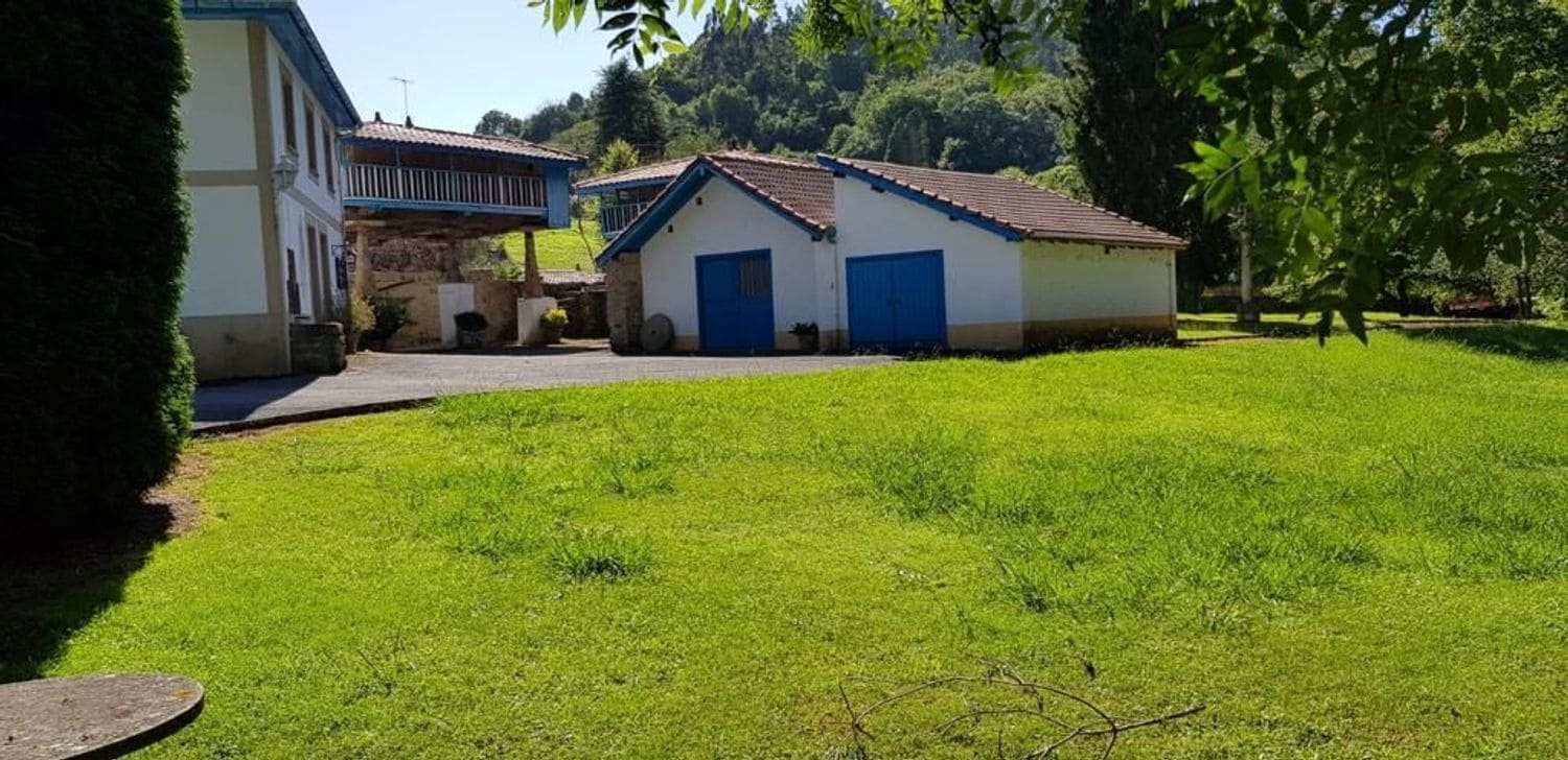 9 bedroom Finca/Country House for sale in Soto del Barco with garage - € 595,000 (Ref: 7442971)