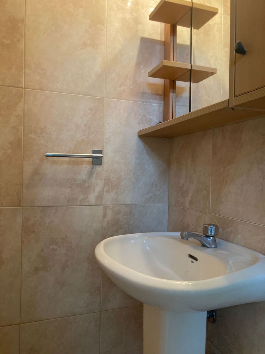 Erhverv til leje i Gijon - € 700 (Ref: 7596275)