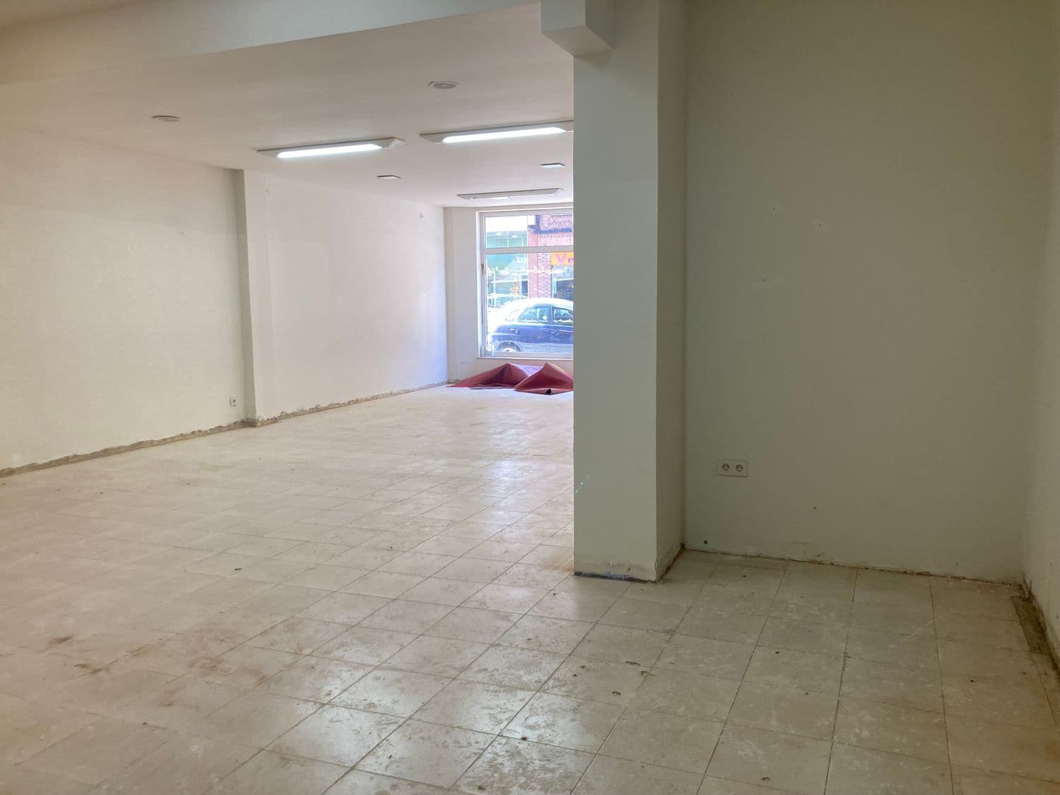 Erhverv til leje i Gijon - € 700 (Ref: 7596275)