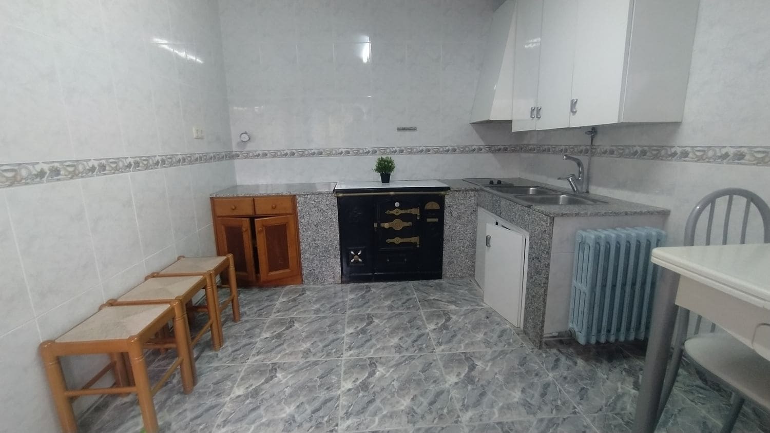 3 soverom Hus til salgs i Nava med garasje - € 103 900 (Ref: 7880129)