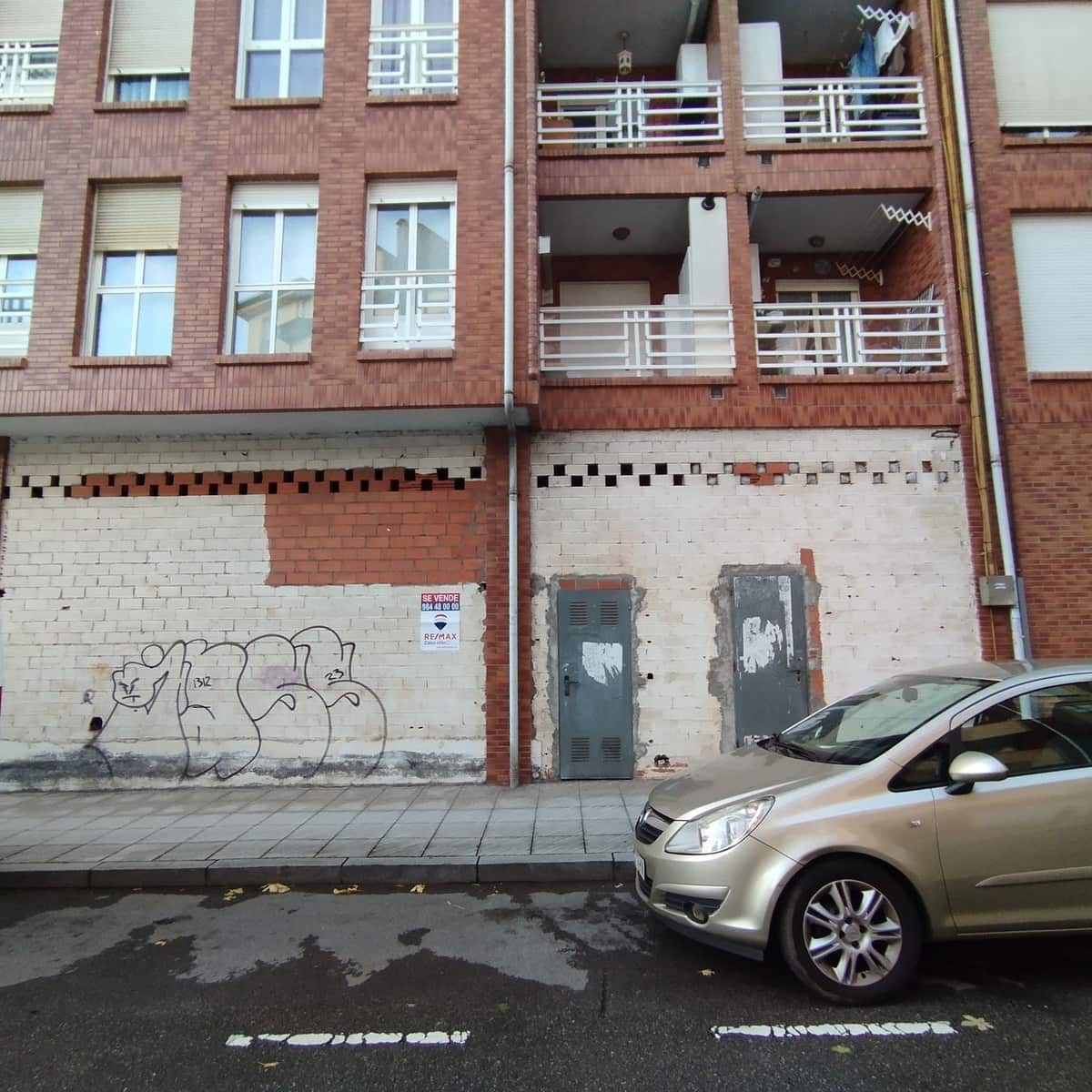 Erhverv til salg i Llanera - € 130.000 (Ref: 7888585)