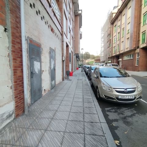 Erhverv til salg i Lugo de Llanera, Llanera - € 130.000 (Ref: 7888585)