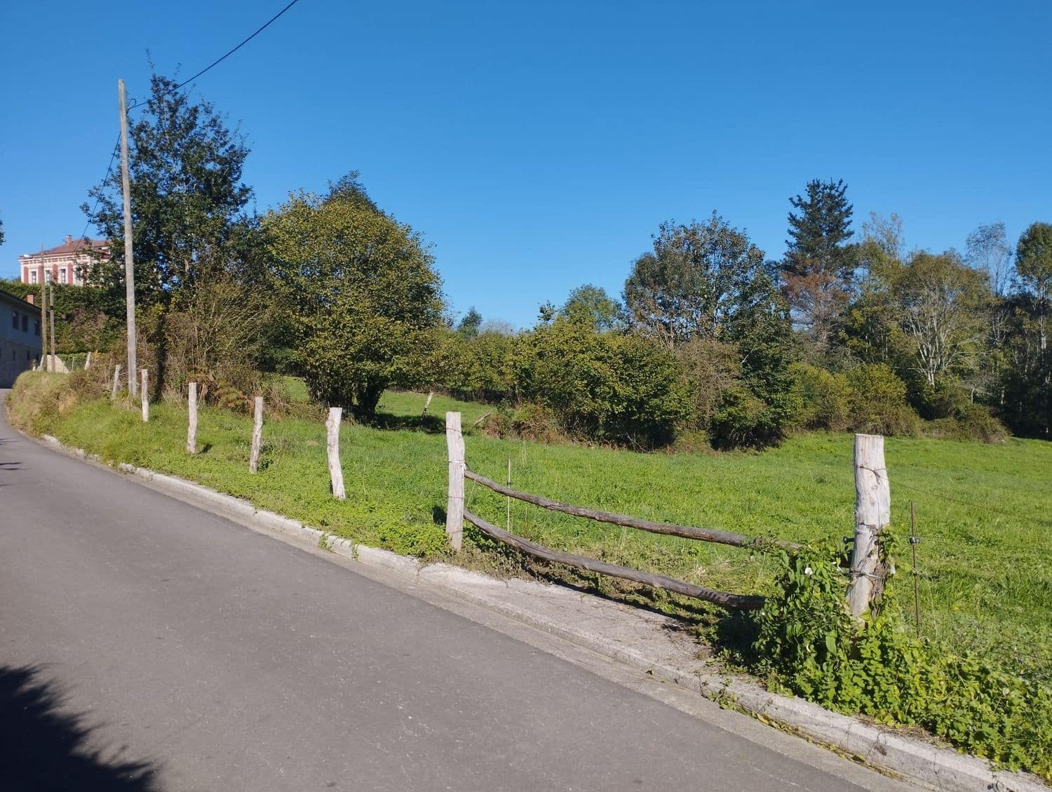 Grunde uden byggetilladelser til salg i Nava - € 70.000 (Ref: 8084604)