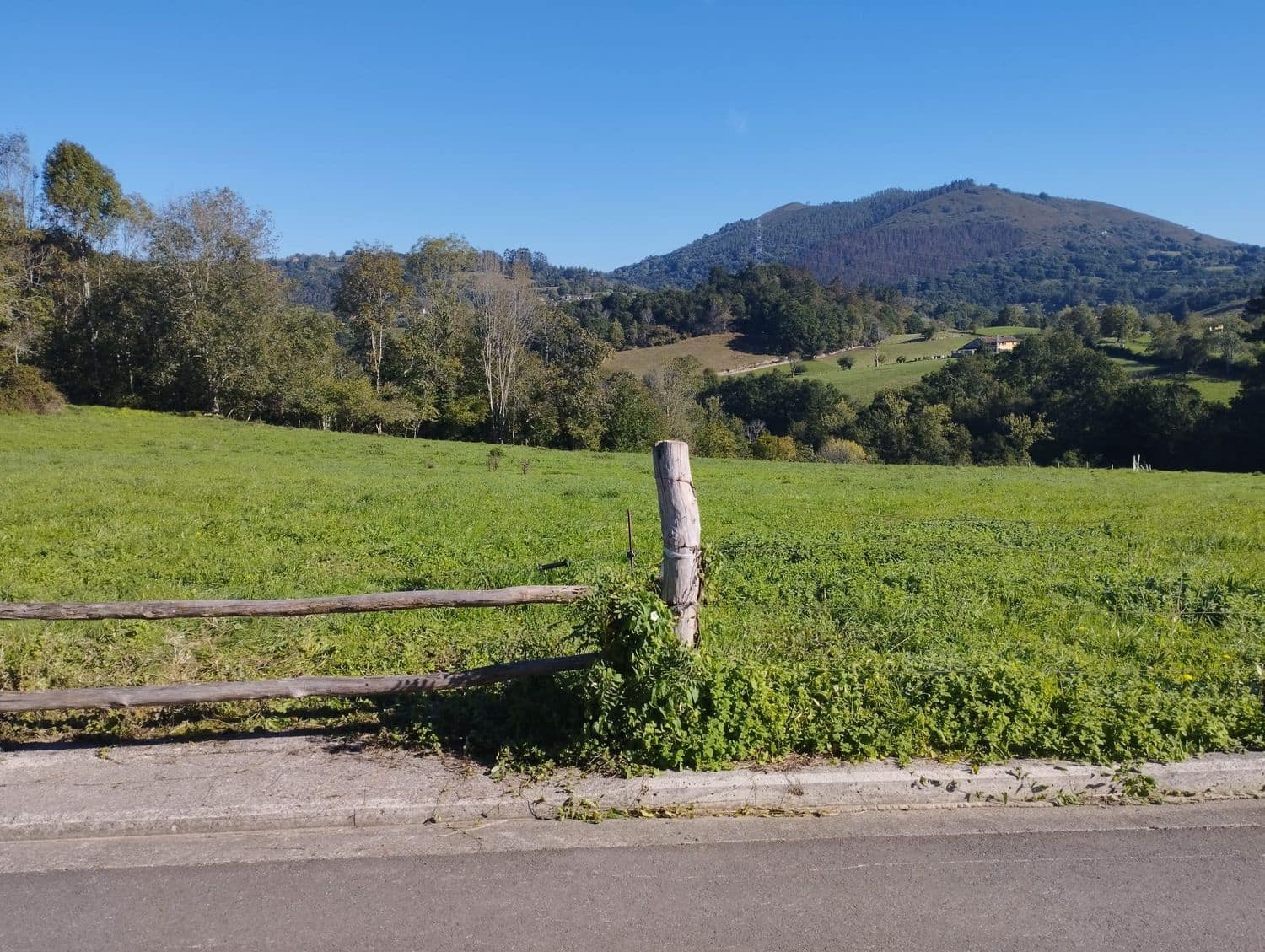 Grunde uden byggetilladelser til salg i Nava - € 70.000 (Ref: 8084604)