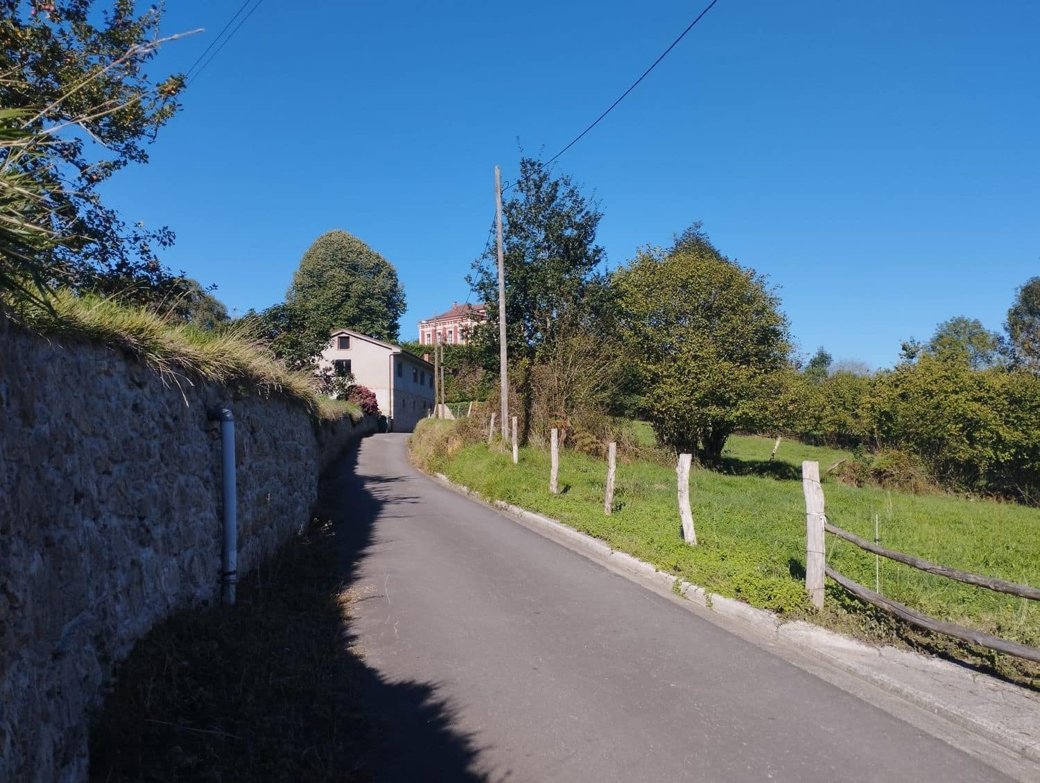 Grunde uden byggetilladelser til salg i Nava - € 70.000 (Ref: 8084604)