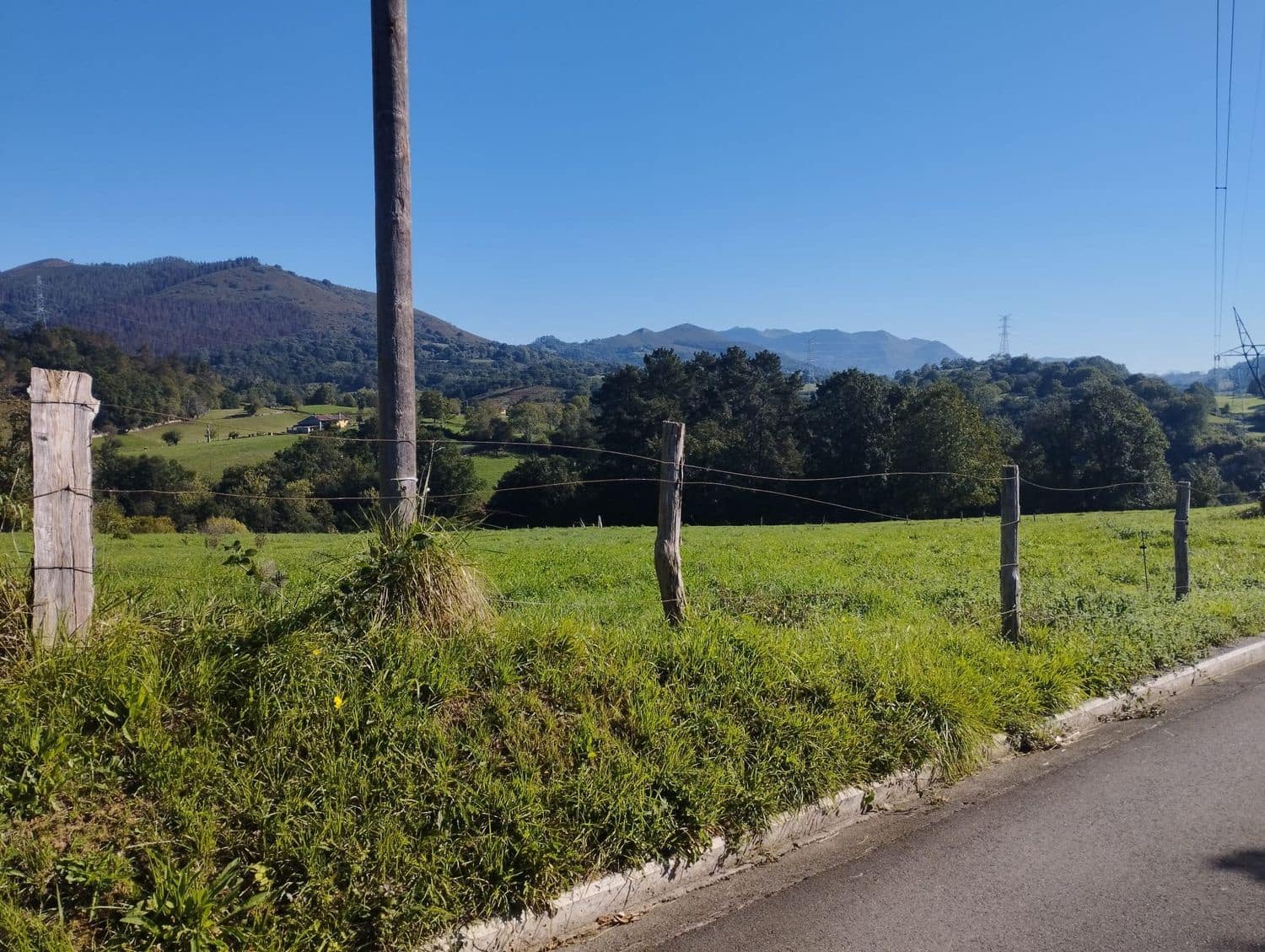 Grunde uden byggetilladelser til salg i Nava - € 70.000 (Ref: 8084604)