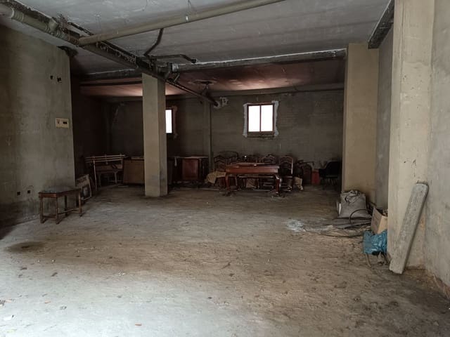 Commercieel te koop in Lena - € 130.000 (Ref: 8084617)