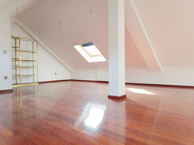 10 bedroom Townhouse for sale in Lena with garage - € 535,000 (Ref: 8084619)