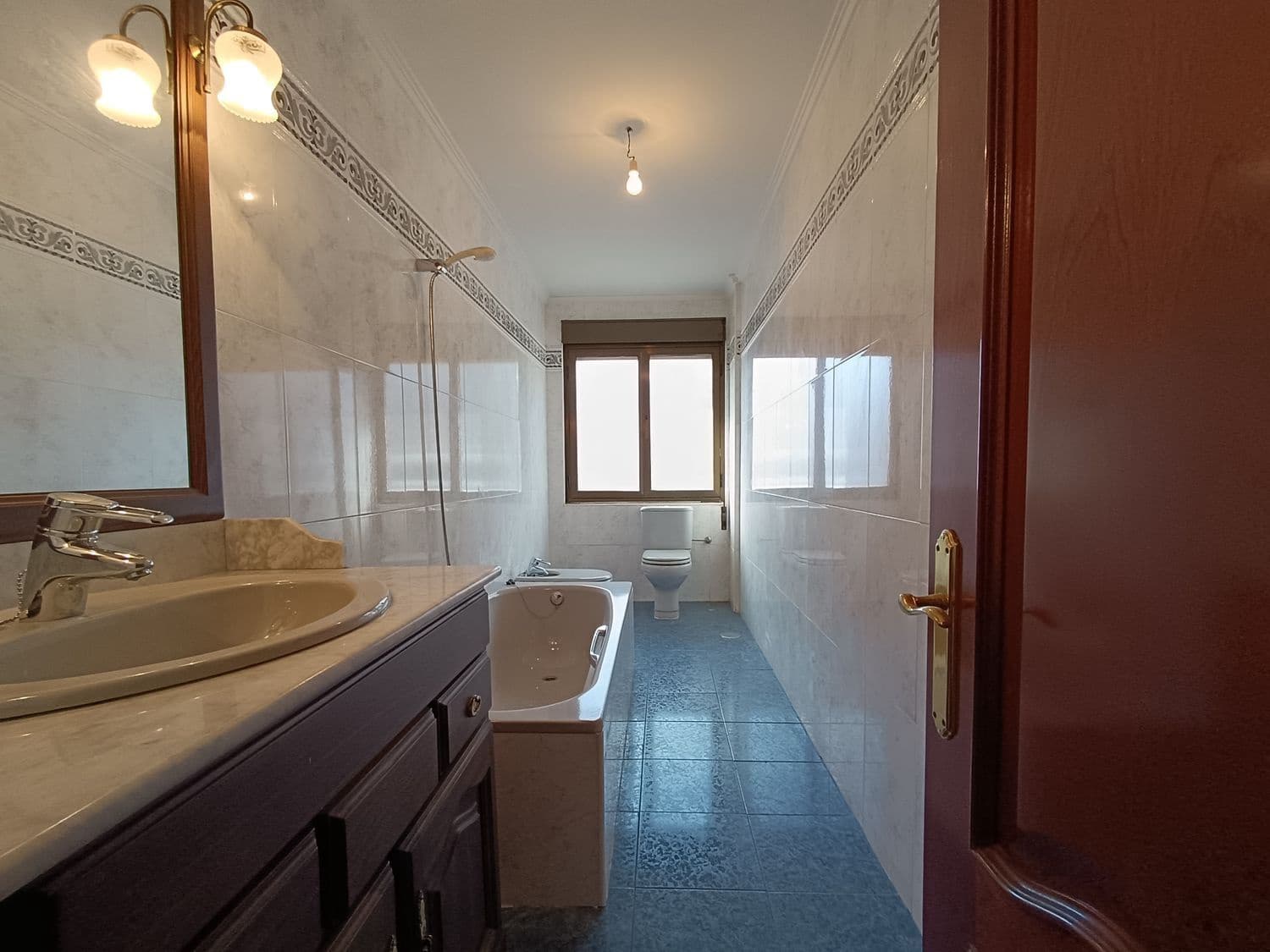 10 bedroom Townhouse for sale in Lena with garage - € 535,000 (Ref: 8084619)