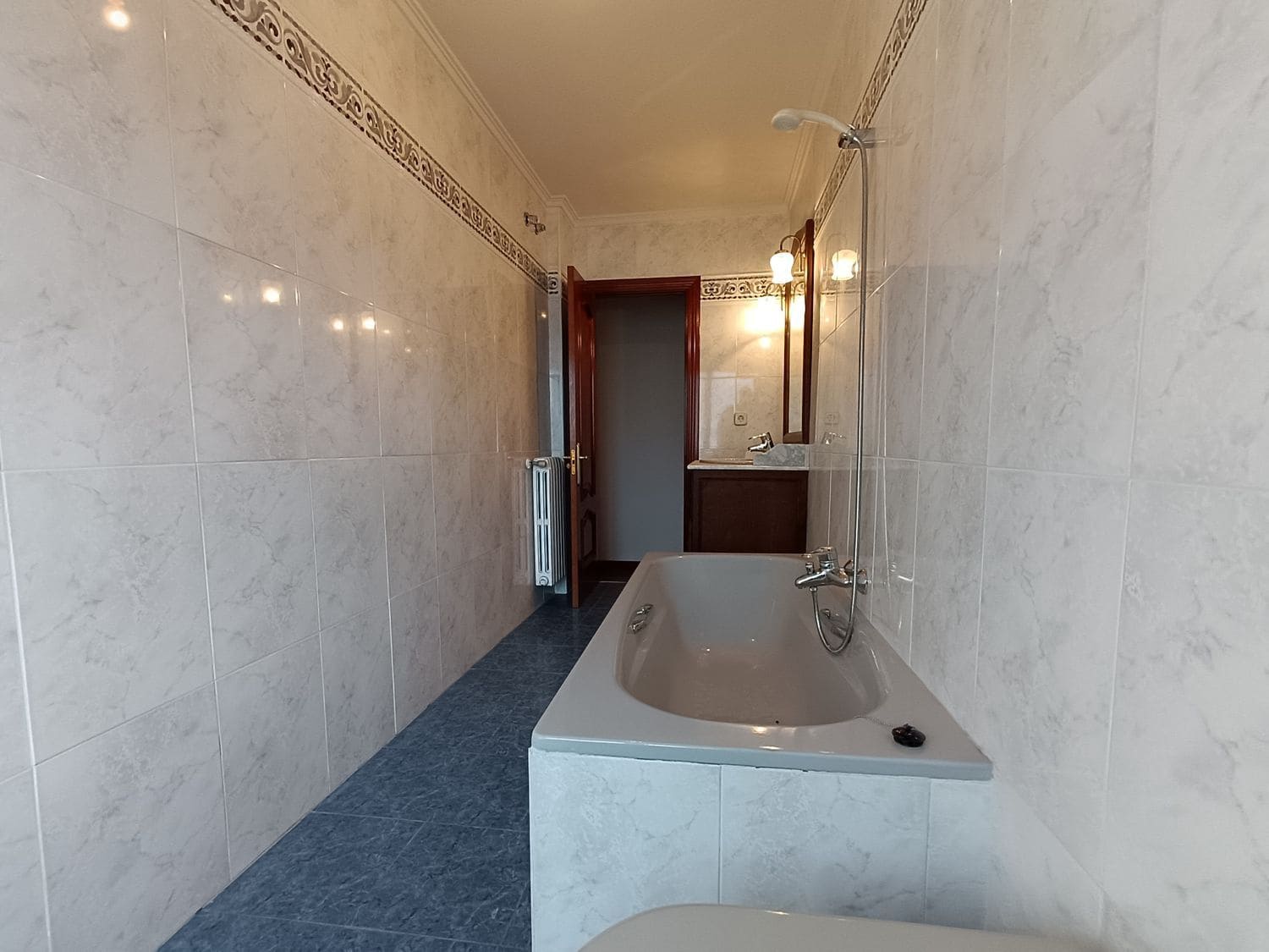 10 bedroom Townhouse for sale in Lena with garage - € 535,000 (Ref: 8084619)