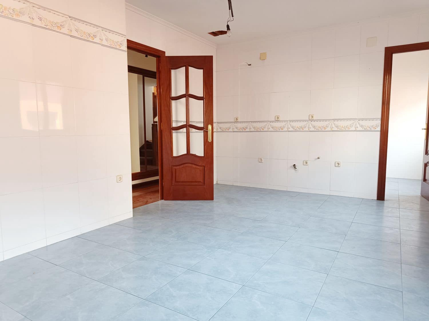 10 bedroom Townhouse for sale in Lena with garage - € 535,000 (Ref: 8084619)