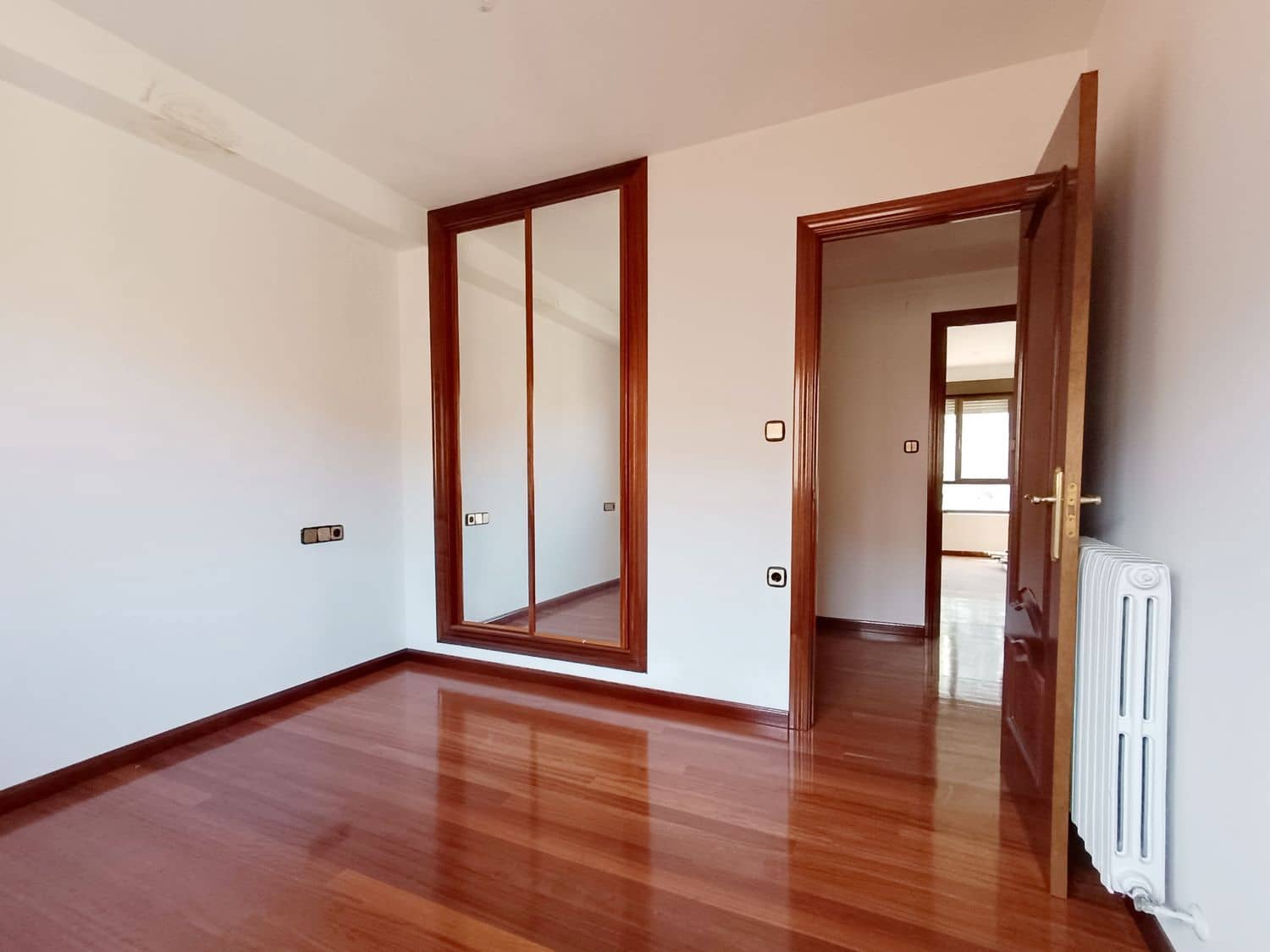 10 bedroom Townhouse for sale in Lena with garage - € 535,000 (Ref: 8084619)