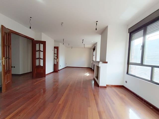 10 bedroom Townhouse for sale in Lena with garage - € 535,000 (Ref: 8084619)