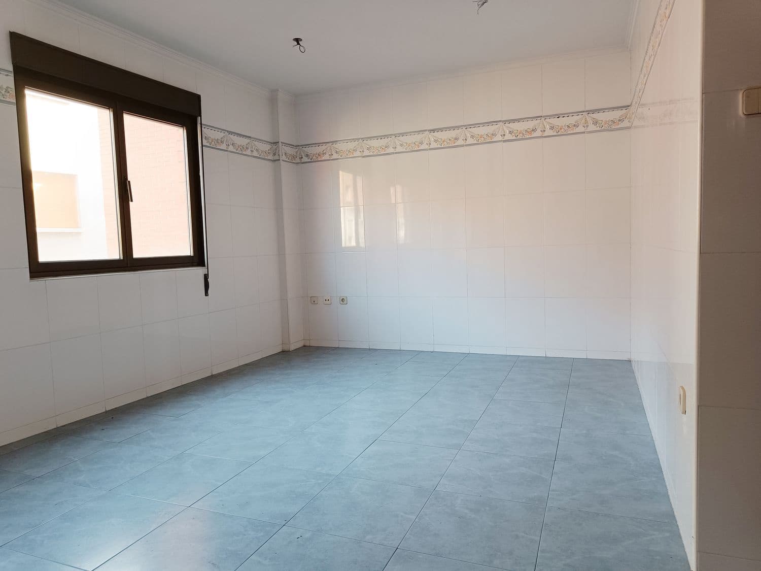 10 bedroom Townhouse for sale in Lena with garage - € 535,000 (Ref: 8084619)