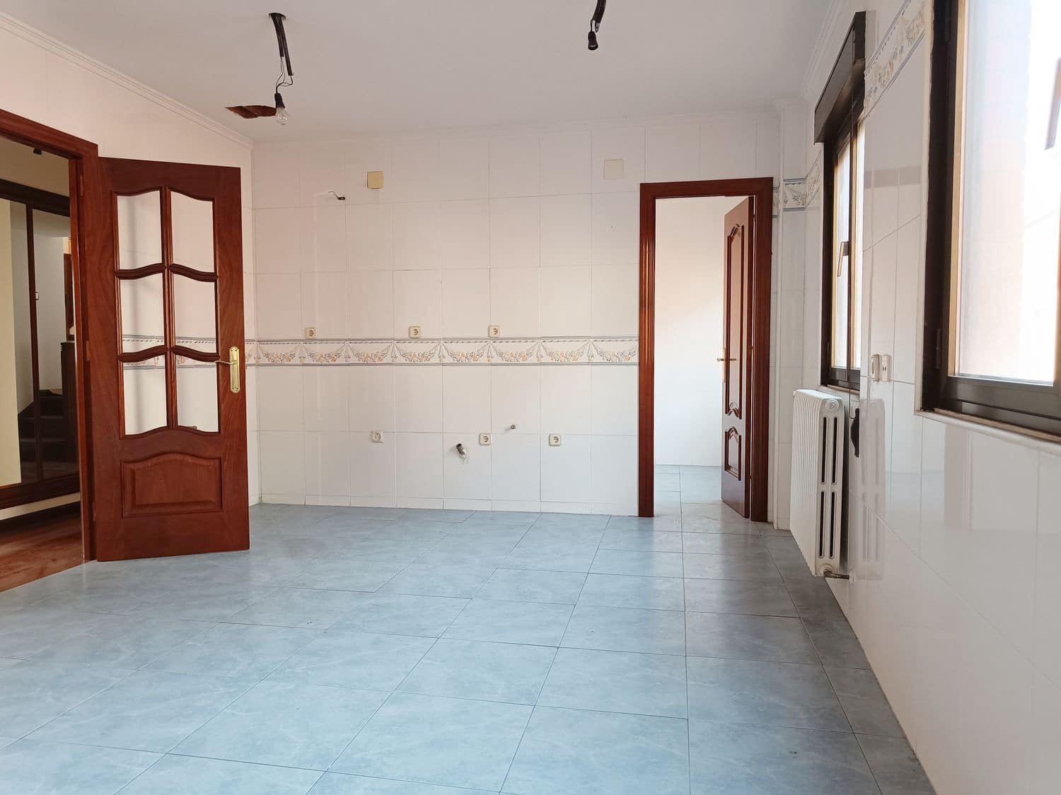 10 bedroom Townhouse for sale in Lena with garage - € 535,000 (Ref: 8084619)