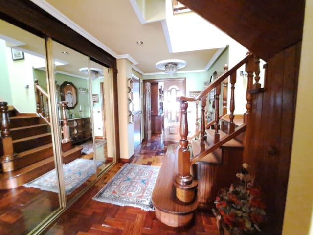 6 bedroom Townhouse for sale in Langreo with garage - € 289,000 (Ref: 8125901)