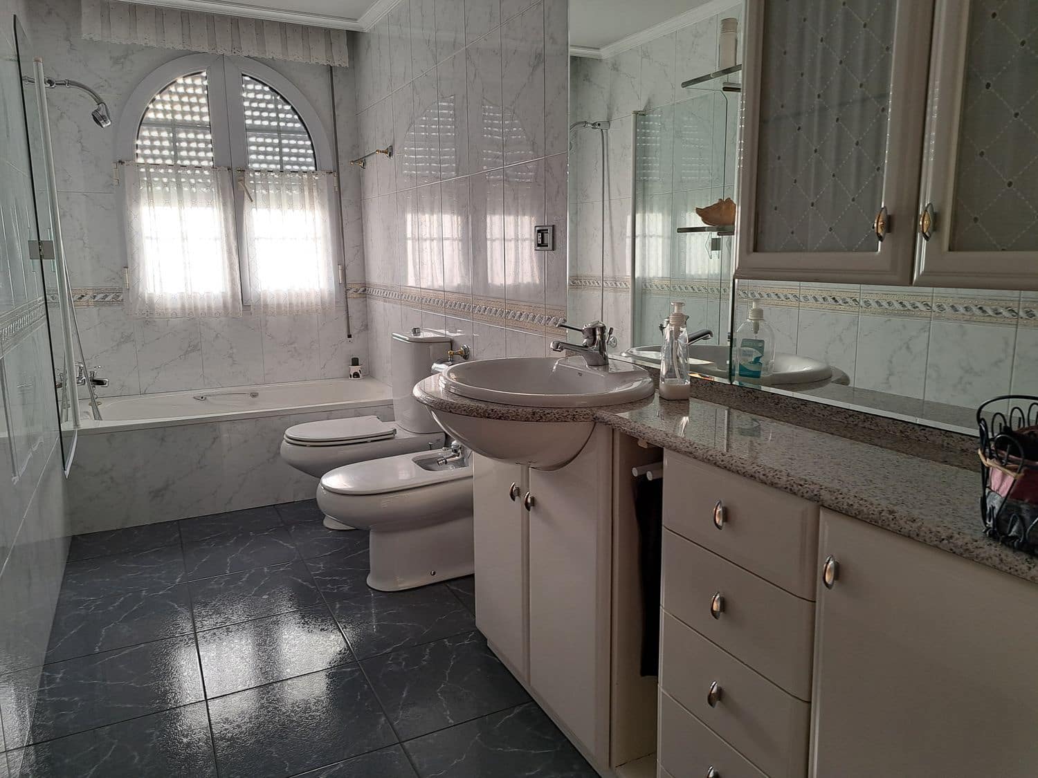 6 soveværelse Byhus til salg i Langreo med garage - € 289.000 (Ref: 8125901)