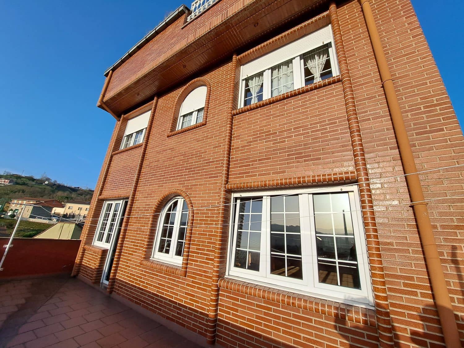 6 soveværelse Byhus til salg i Langreo med garage - € 289.000 (Ref: 8125901)