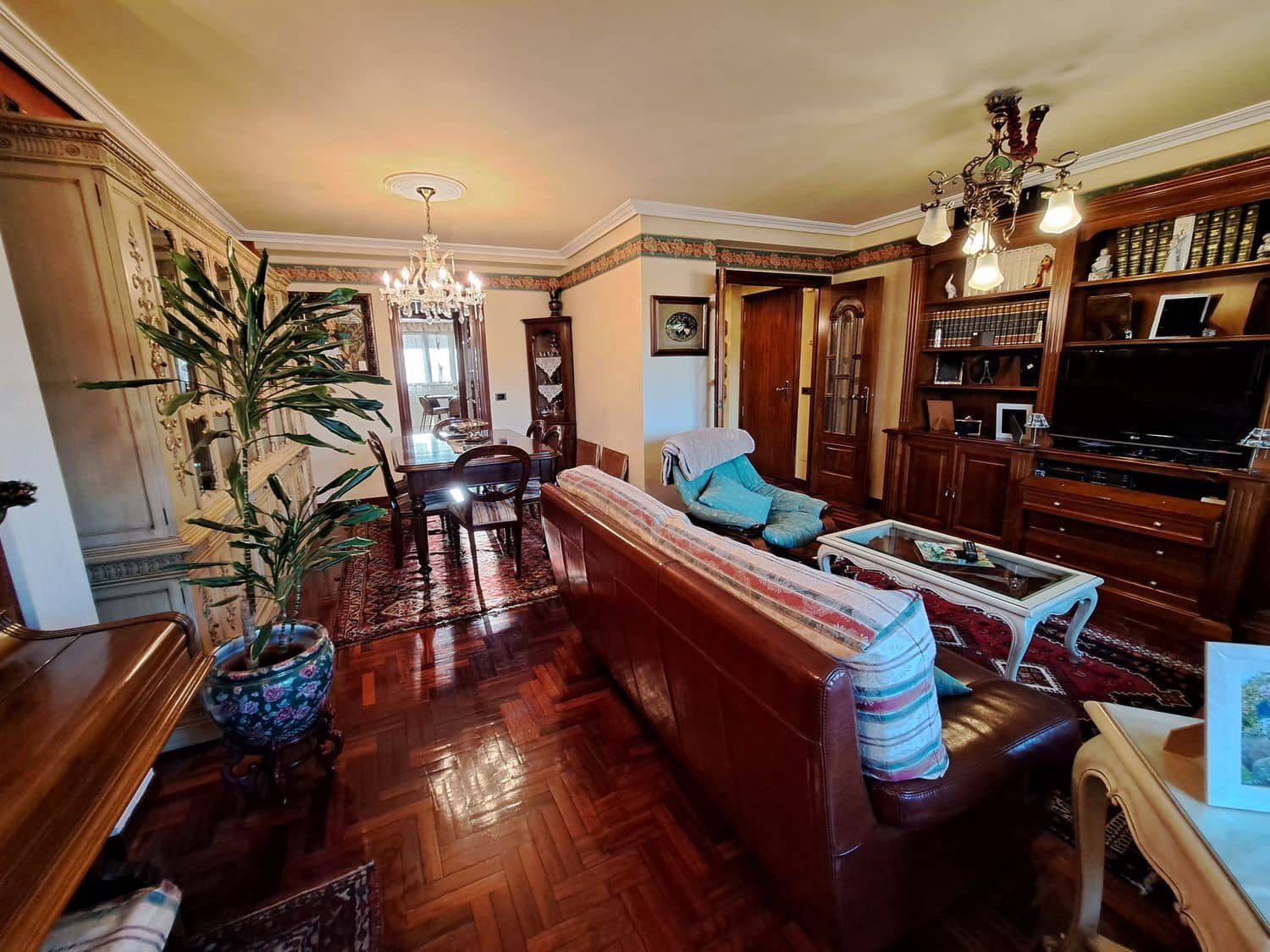 6 soveværelse Byhus til salg i Langreo med garage - € 289.000 (Ref: 8125901)