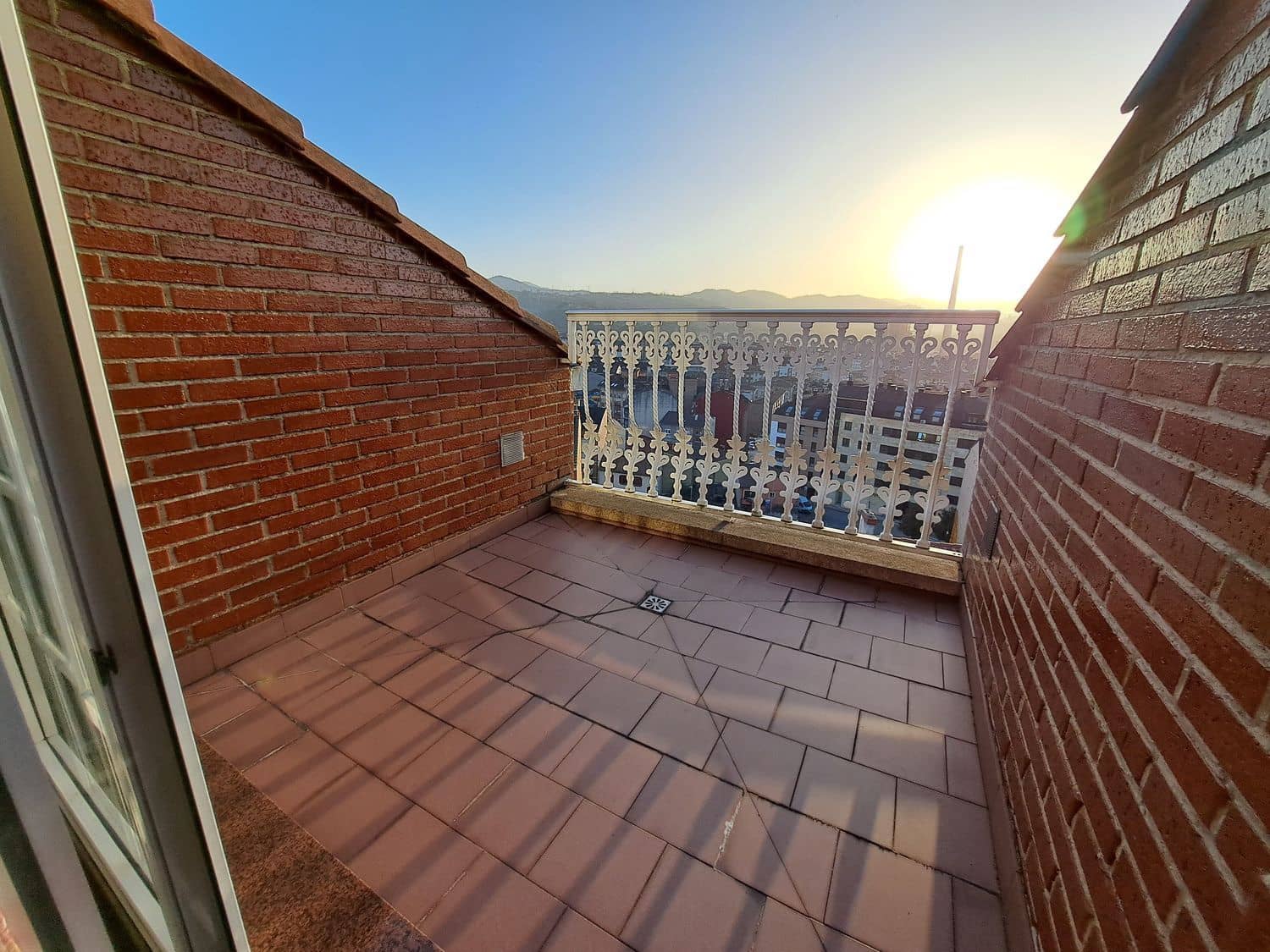 6 soveværelse Byhus til salg i Langreo med garage - € 289.000 (Ref: 8125901)