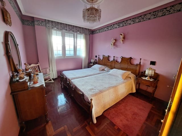 6 bedroom Townhouse for sale in Langreo with garage - € 289,000 (Ref: 8125901)