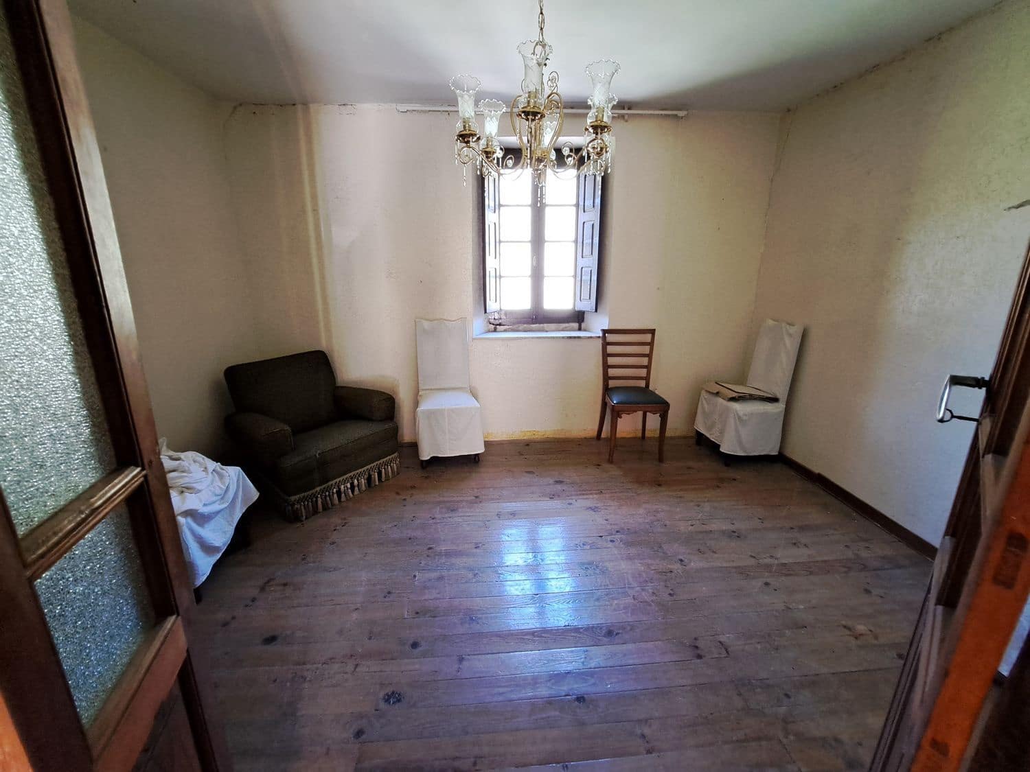 5 bedroom Finca/Country House for sale in Carmenes with garage - € 79,000 (Ref: 8247241)