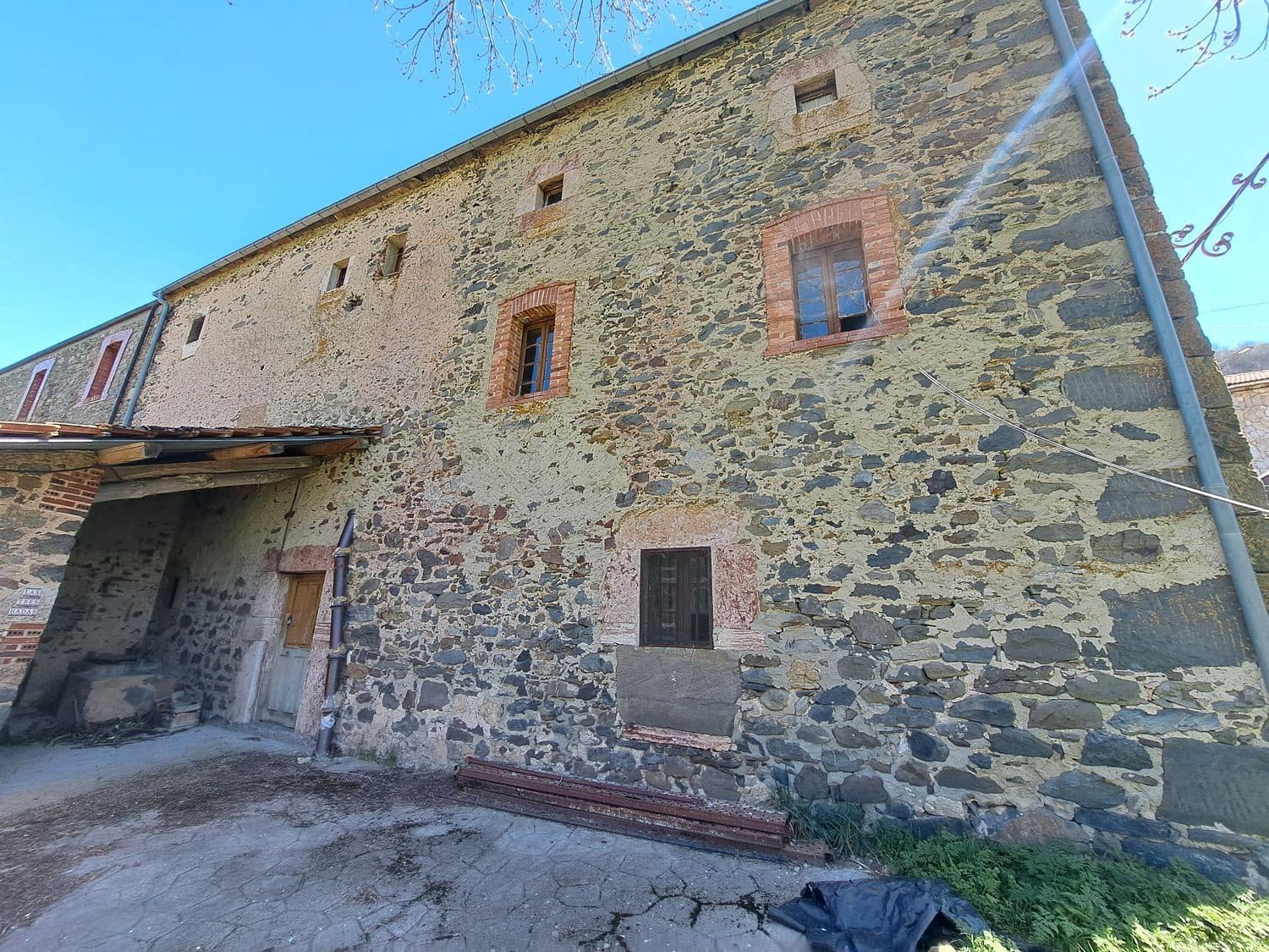 5 bedroom Finca/Country House for sale in Carmenes with garage - € 79,000 (Ref: 8247241)