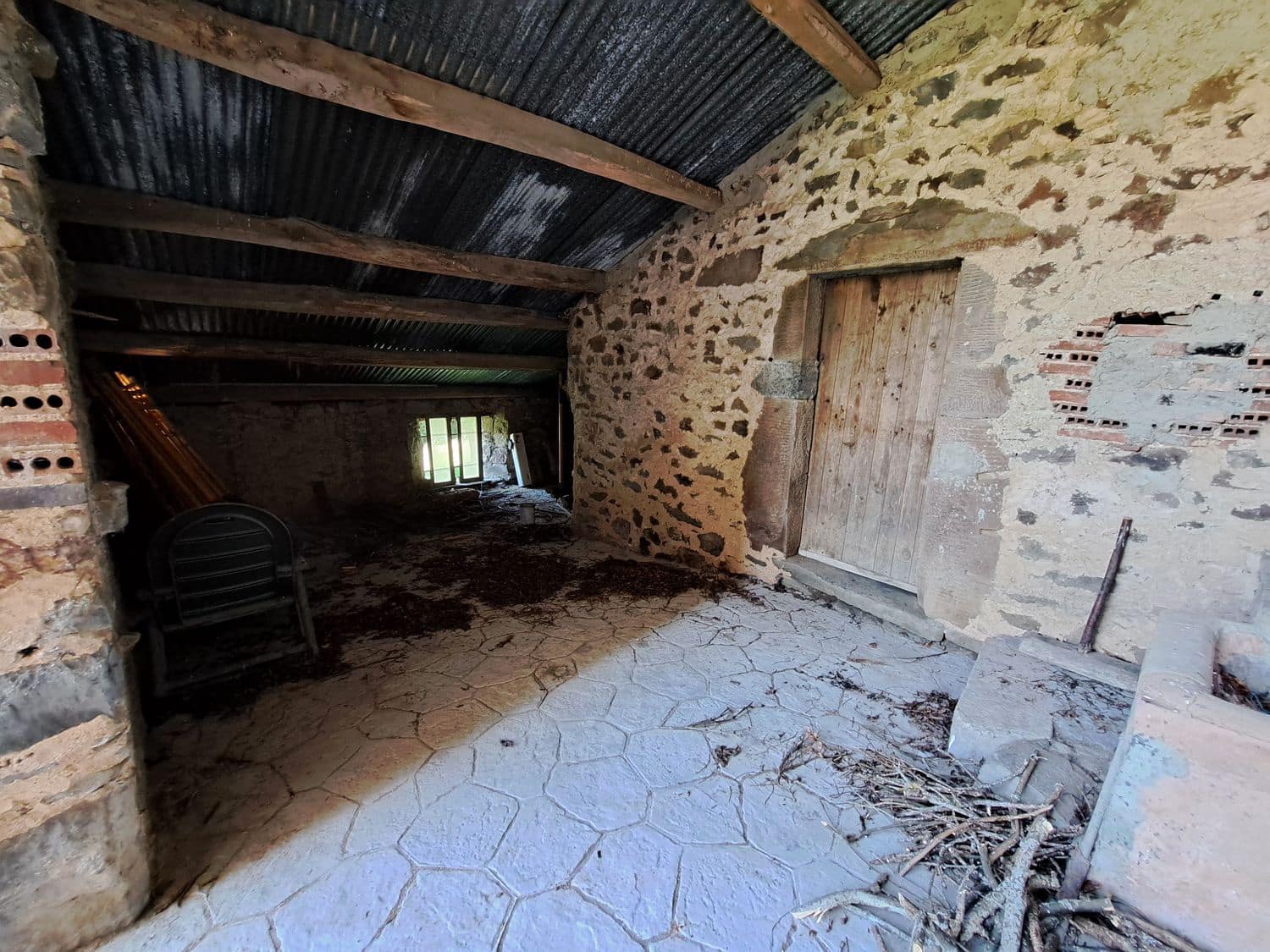 5 bedroom Finca/Country House for sale in Carmenes with garage - € 79,000 (Ref: 8247241)