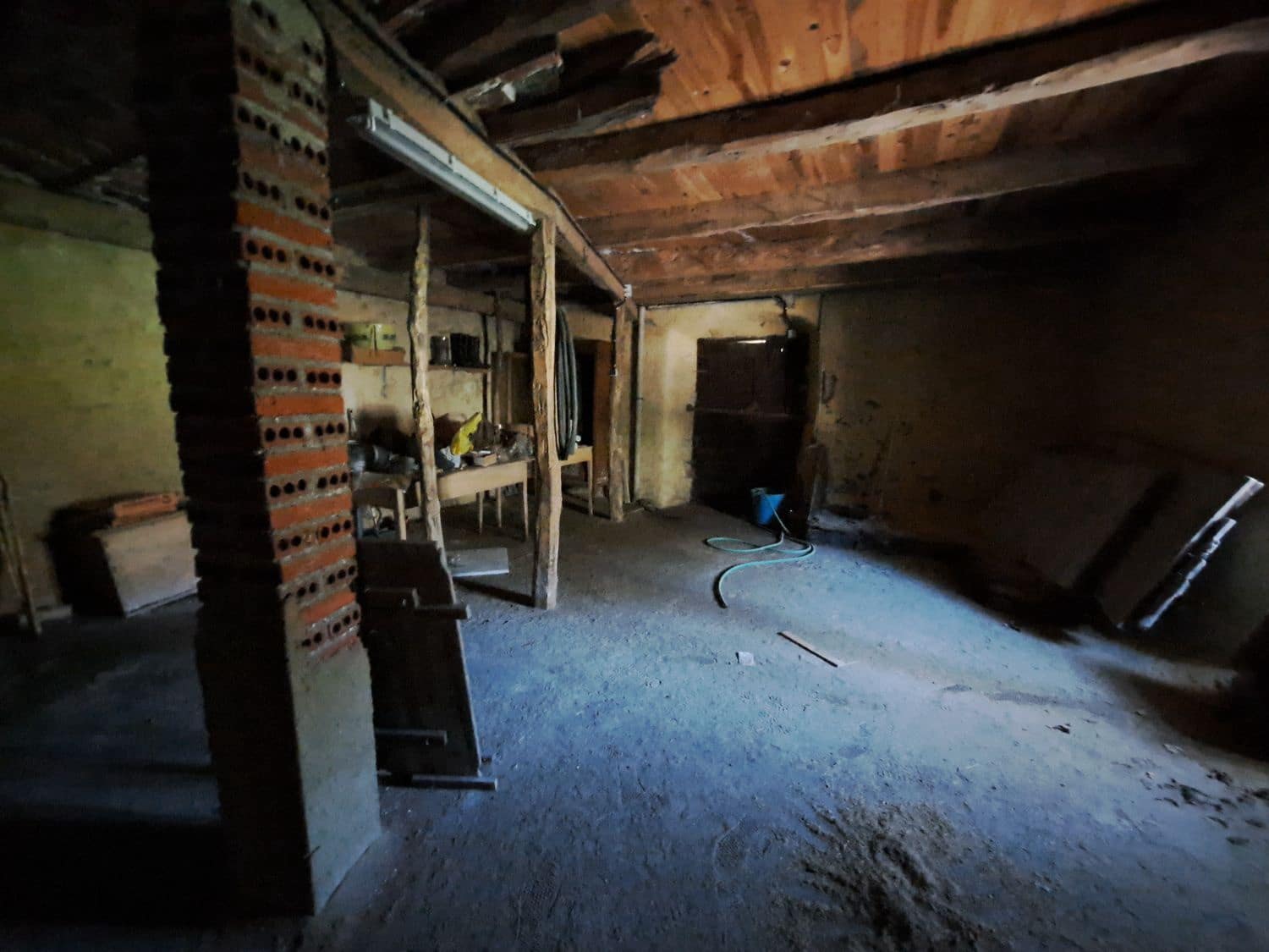 5 bedroom Finca/Country House for sale in Carmenes with garage - € 79,000 (Ref: 8247241)