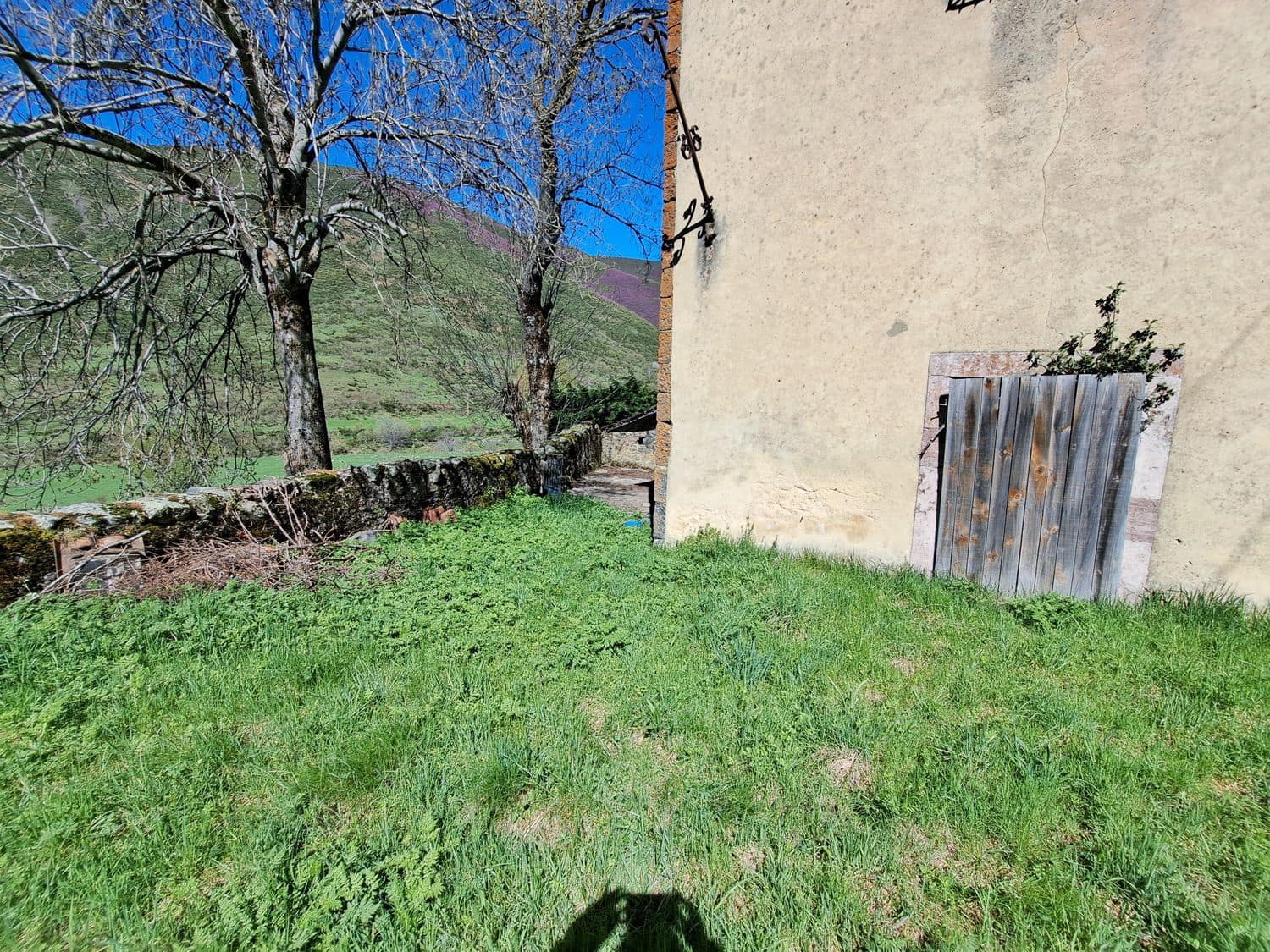 5 bedroom Finca/Country House for sale in Carmenes with garage - € 79,000 (Ref: 8247241)