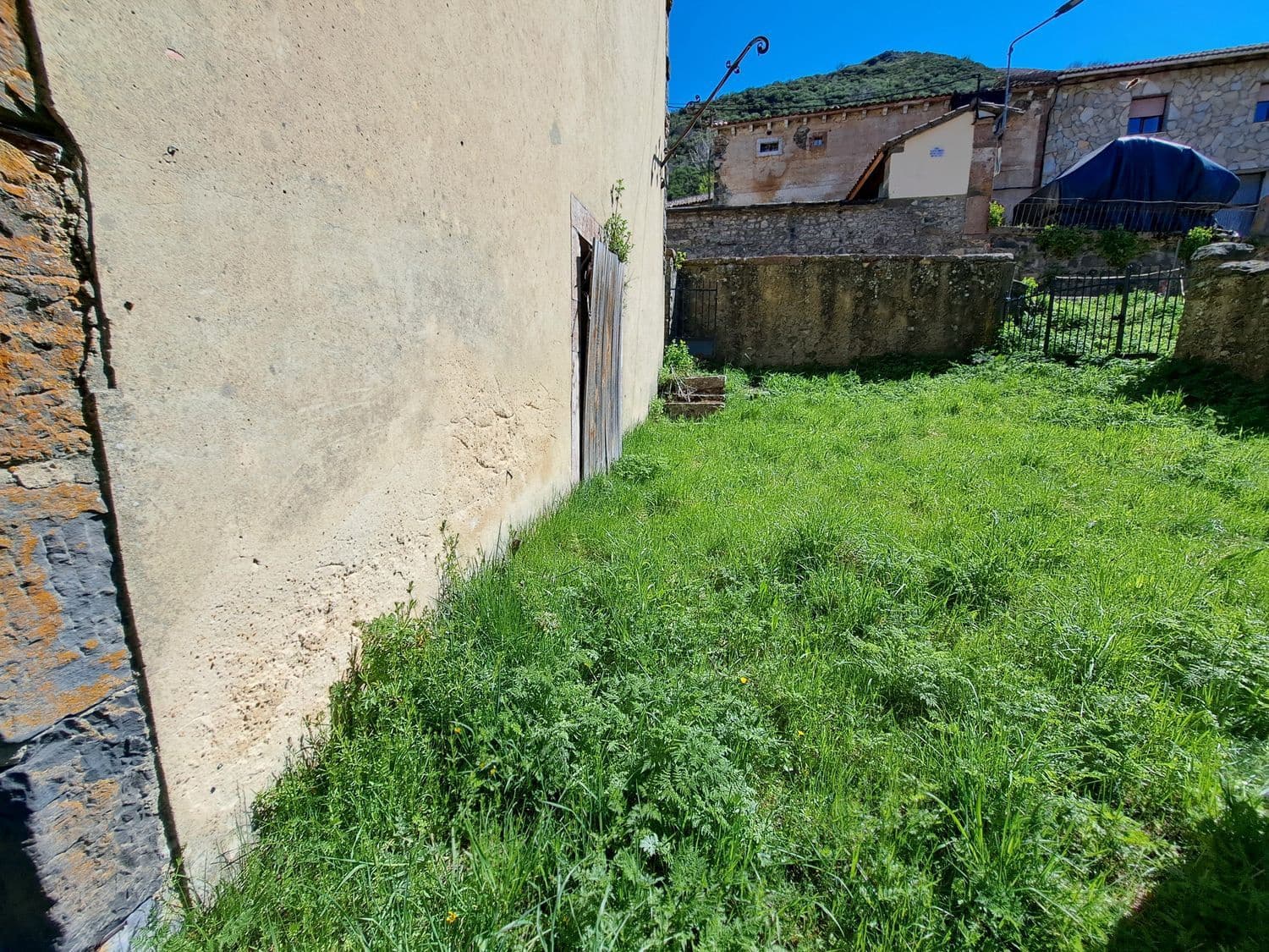 5 bedroom Finca/Country House for sale in Carmenes with garage - € 79,000 (Ref: 8247241)