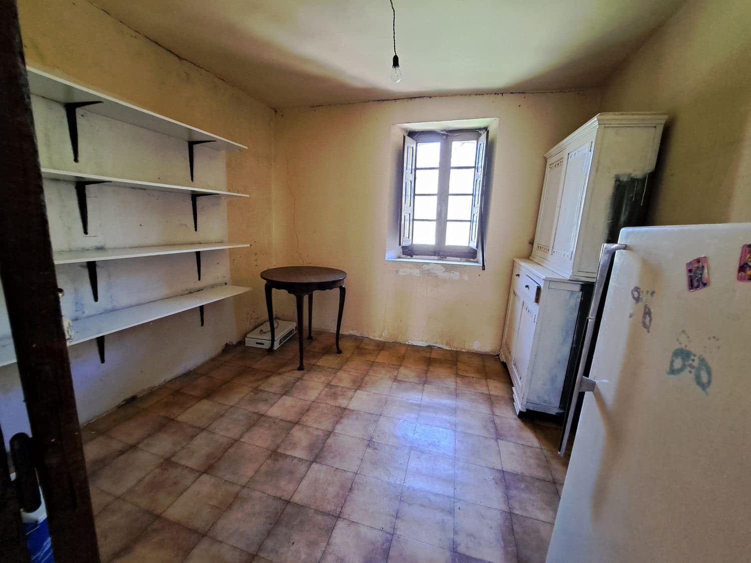 5 bedroom Finca/Country House for sale in Carmenes with garage - € 79,000 (Ref: 8247241)