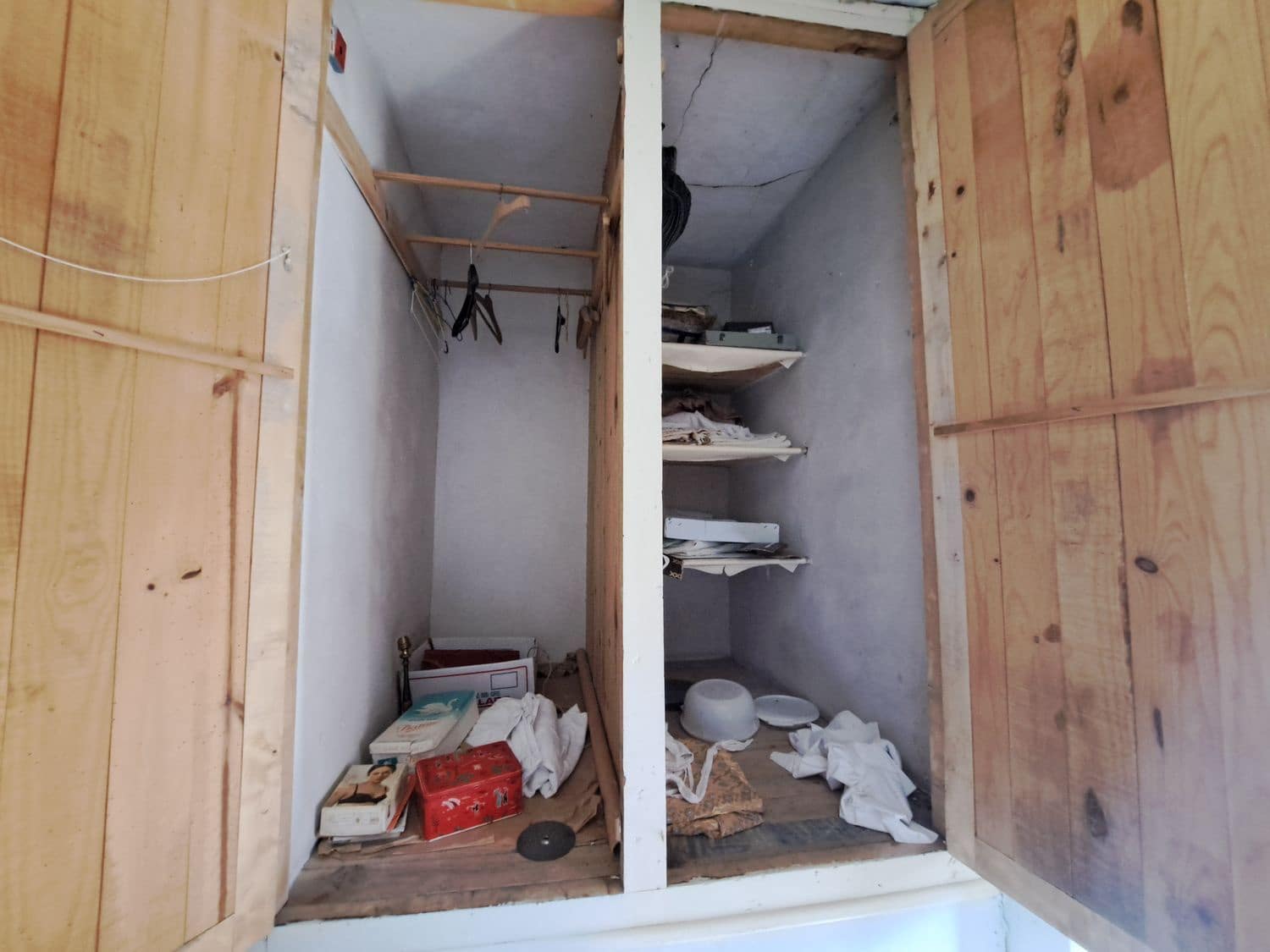 5 bedroom Finca/Country House for sale in Carmenes with garage - € 79,000 (Ref: 8247241)