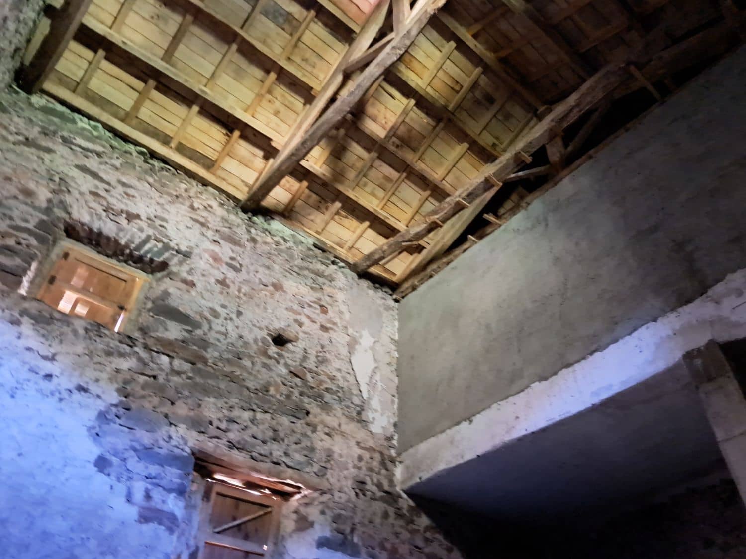 5 bedroom Finca/Country House for sale in Carmenes with garage - € 79,000 (Ref: 8247241)