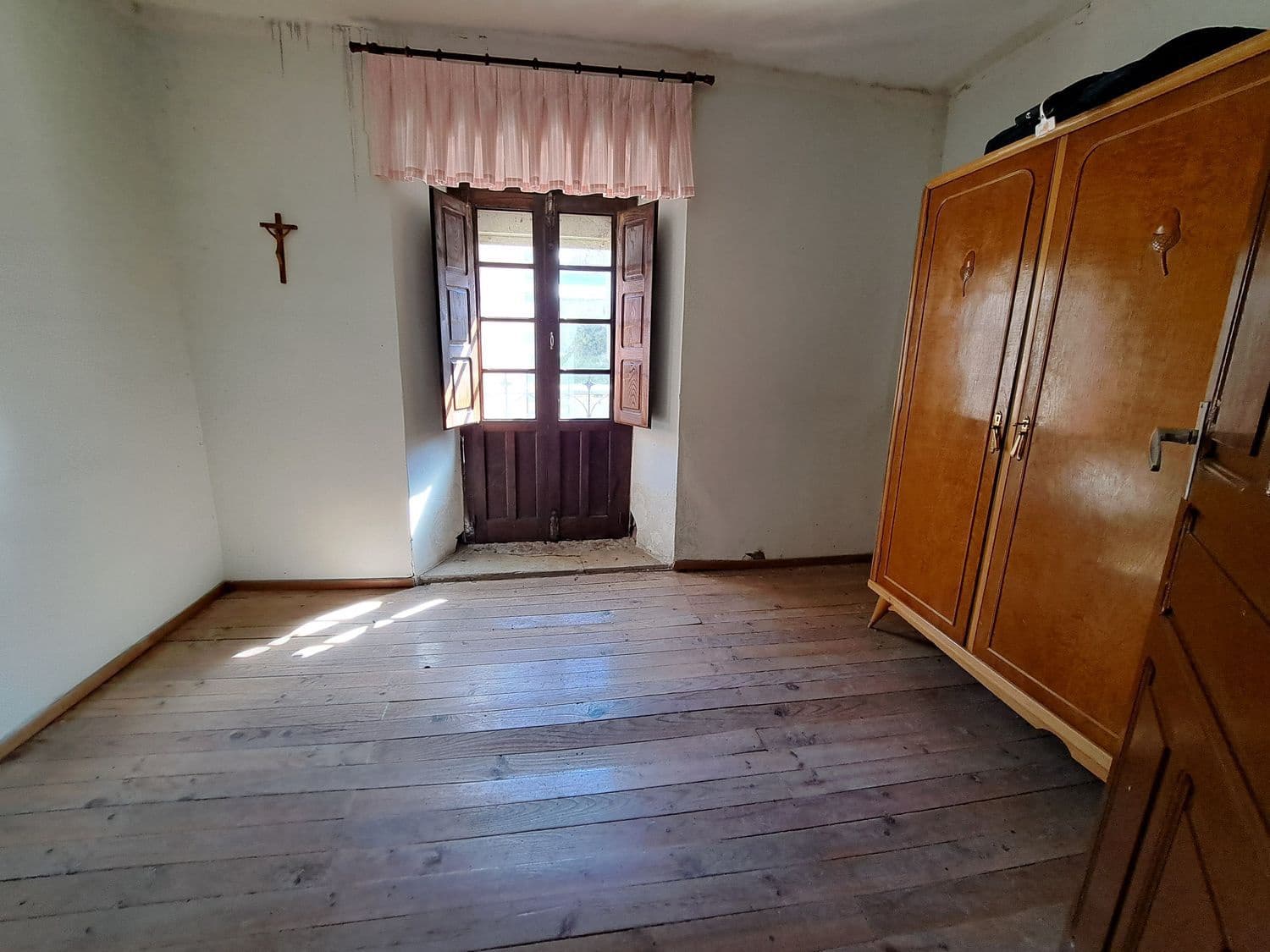 5 bedroom Finca/Country House for sale in Carmenes with garage - € 79,000 (Ref: 8247241)