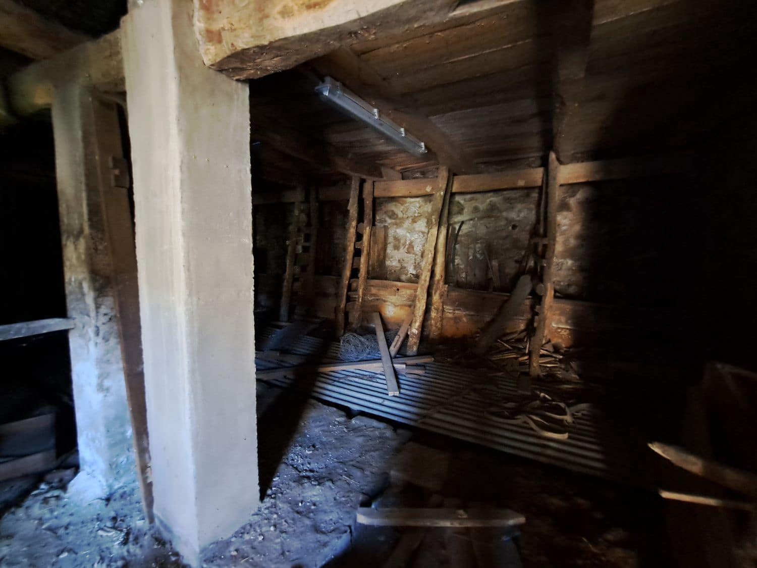 5 bedroom Finca/Country House for sale in Carmenes with garage - € 79,000 (Ref: 8247241)