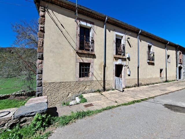 5 bedroom Finca/Country House for sale in Cármenes with garage - € 79,000 (Ref: 8247241)