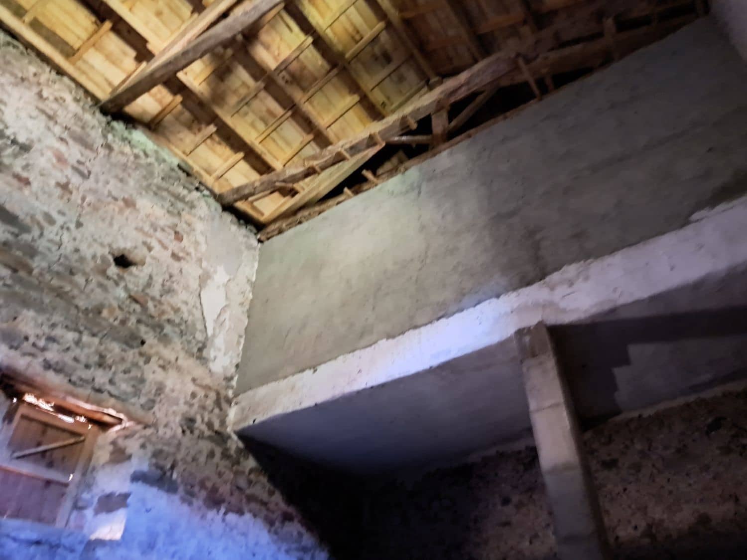 5 bedroom Finca/Country House for sale in Carmenes with garage - € 79,000 (Ref: 8247241)