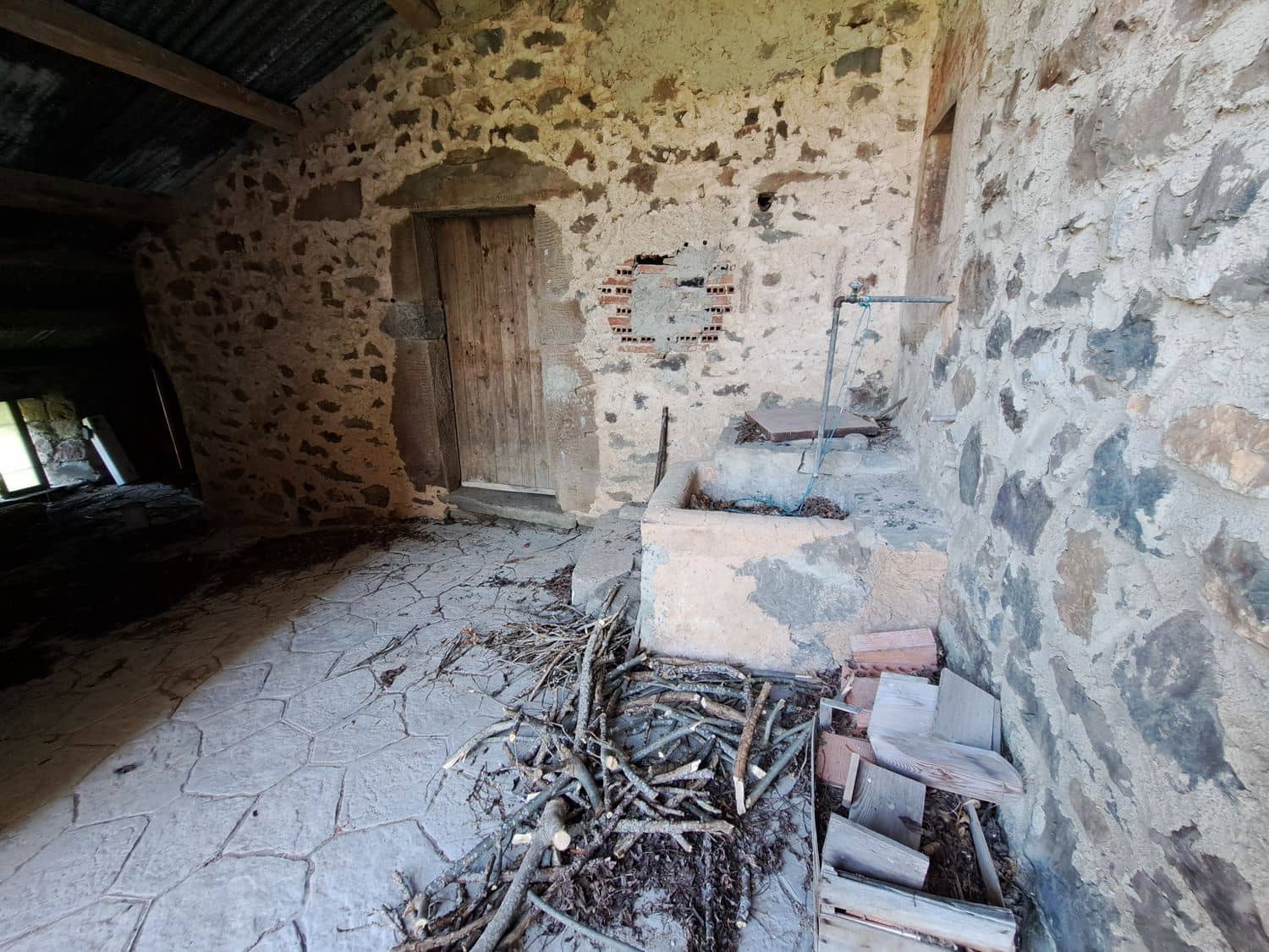 5 bedroom Finca/Country House for sale in Carmenes with garage - € 79,000 (Ref: 8247241)